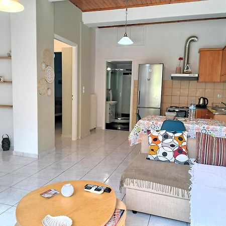 Family Stone Apartment Kyparissia Eksteriør billede