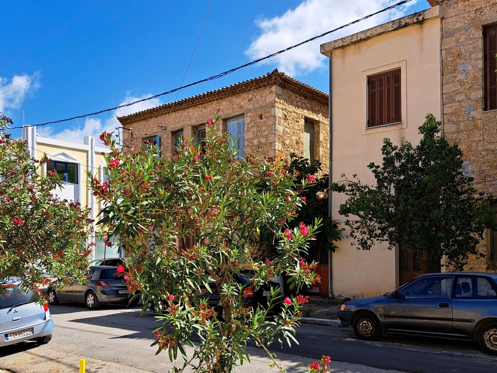 Family Stone Apartment Kyparissia Eksteriør billede