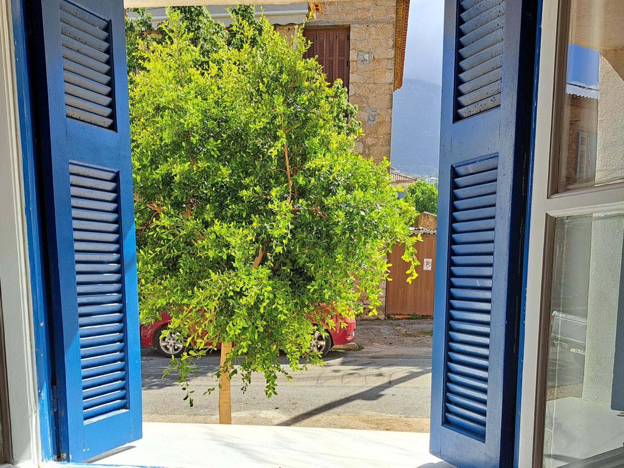 Family Stone Apartment Kyparissia Eksteriør billede